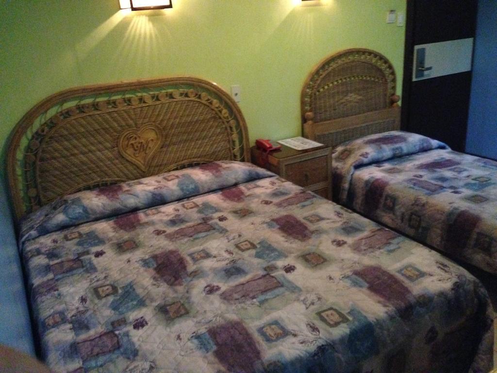 Rm Guest House Dumaguete City Room photo