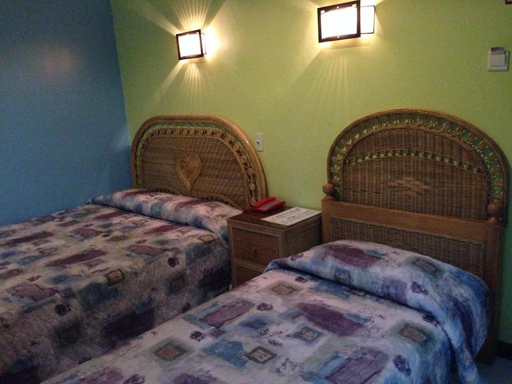 Rm Guest House Dumaguete City Room photo